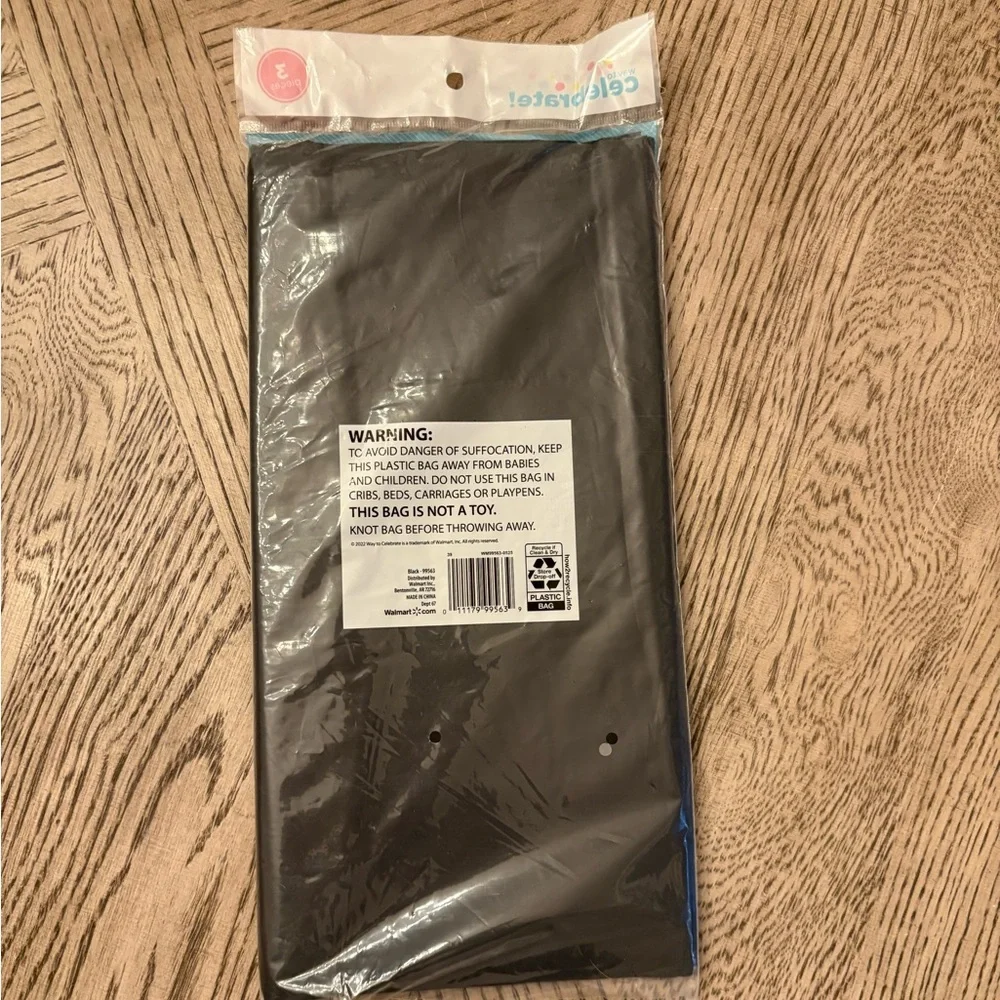 🍒4/$15 NWT Celebrate Black Rectangle Table Covers Value 4 Pack